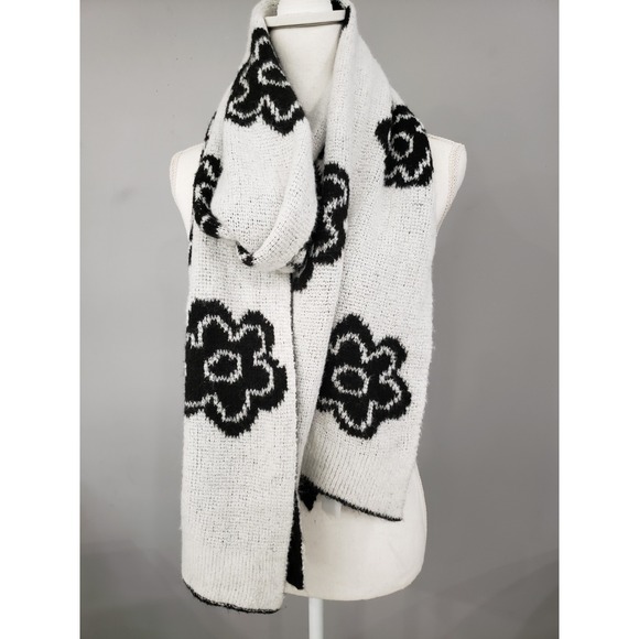 American Eagle Outfitters Accessories - NEW American Eagle Black White Oversized flower Chunky Scarf Blanket Womens Gift